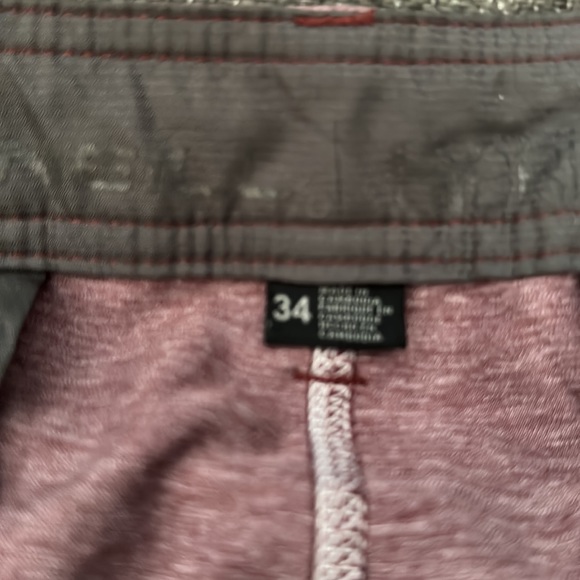 O’Neill men’s size 34 maroon red shorts - Picture 2 of 3